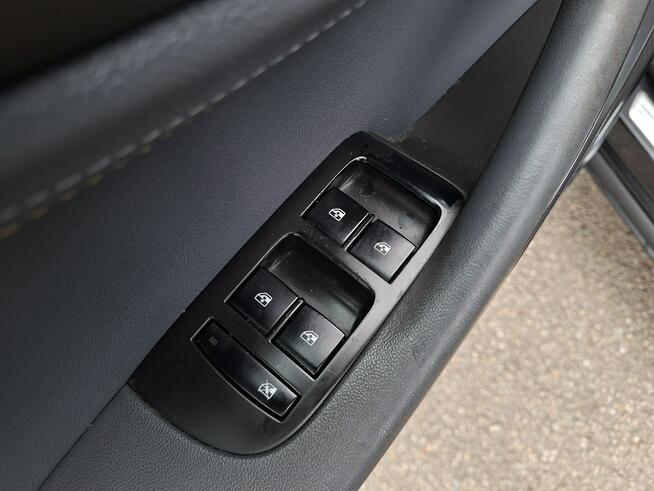 Opel Zafira Klimatronic 2-stref, Nawigacja, PDC 2x, Hak, 2 kpl. kół