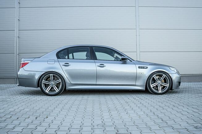 BMW M5 E60 V10 / 5.0 507HP