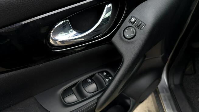 Nissan Qashqai panoramiczny dach, kamera cofania, czujniki parkowania, asystent lini