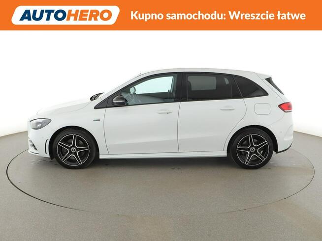 Mercedes B 250 PHEV automat full LED skóra/alcantara kamera i czujniki parkowania grz