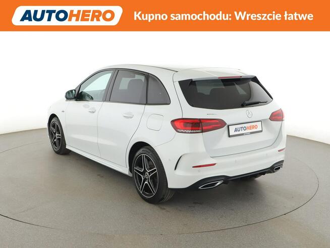 Mercedes B 250 PHEV automat full LED skóra/alcantara kamera i czujniki parkowania grz