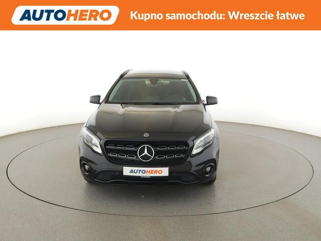 Mercedes GLA 180 automat full LED półskóra navi klima auto grzane fotele