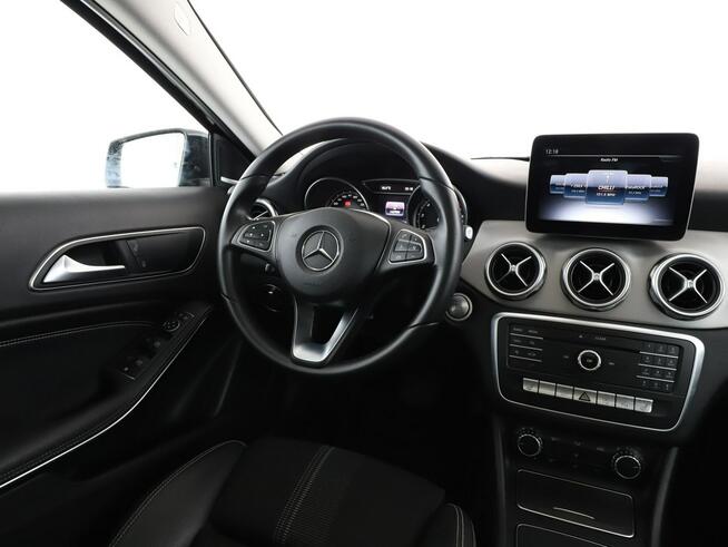 Mercedes GLA 180 automat full LED półskóra navi klima auto grzane fotele