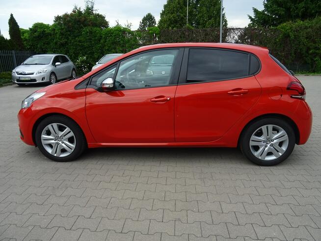 Peugeot 208 Samochód z polskiego salonu z bardzo niskim przebiegiem.
