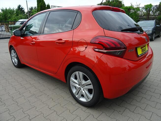 Peugeot 208 Samochód z polskiego salonu z bardzo niskim przebiegiem.