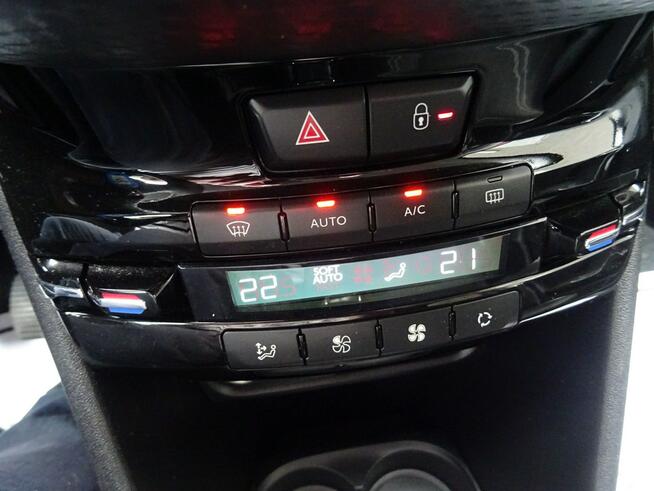 Peugeot 208 Samochód z polskiego salonu z bardzo niskim przebiegiem.