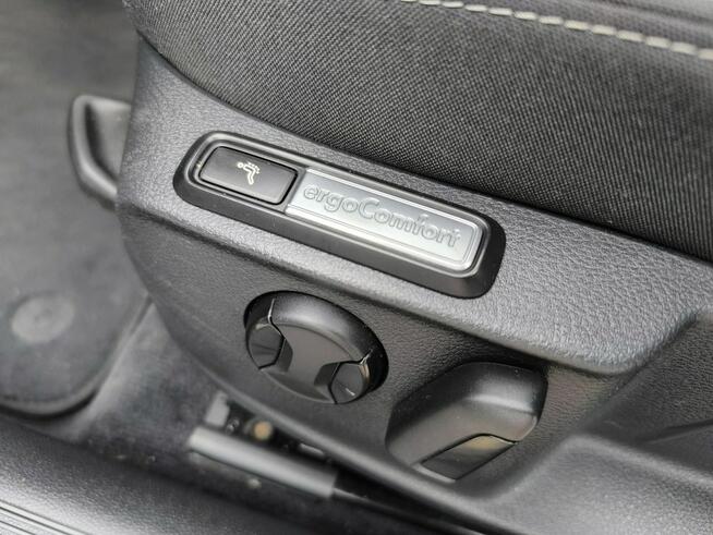 Volkswagen Passat 2.0TDI 150KM Klimatronic Navi Full LED