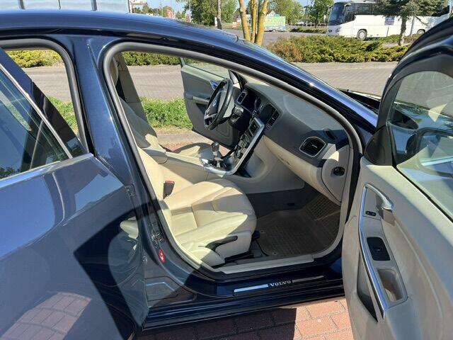 VOLVO S60 2012 rok