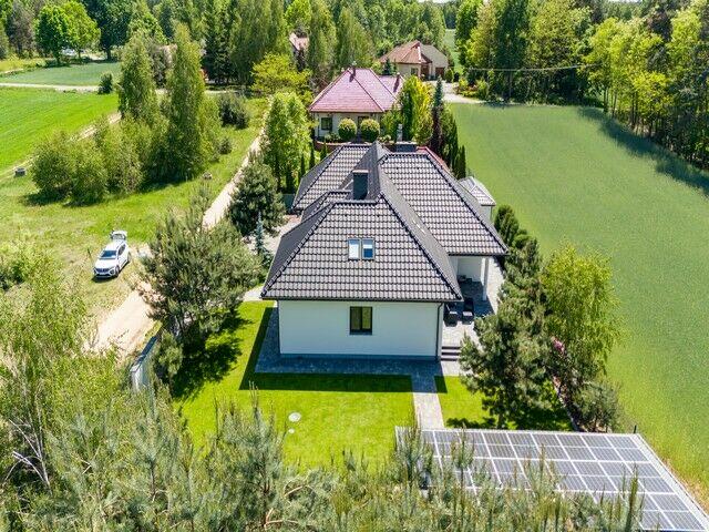 Luksusowy dom z fotowoltaiką i pięknym ogrodem – Żdżary