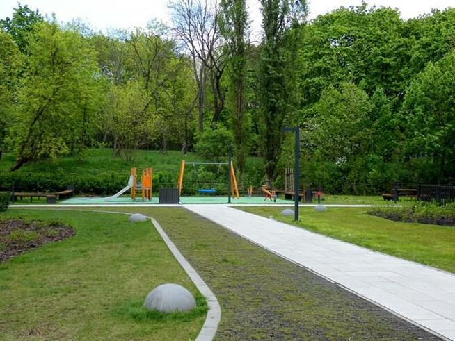 2 pokoje z balkonem, klimatyzacją + garaż, Lema 19