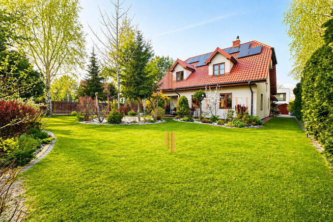 Przestronny dom z ogrodem marzeń — 5 pokoi, 160 m²