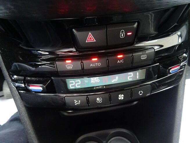 Peugeot 208 1.2 82KM Style, krajowy, niski udokumentowany przebieg.