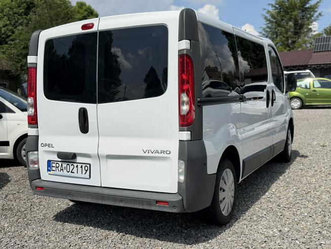 Opel Vivaro 2,0 benzyna 115 9 osobowy klima.