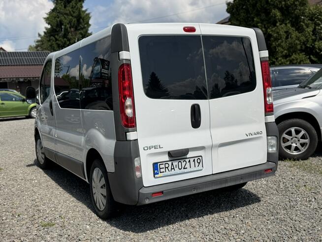 Opel Vivaro 2,0 benzyna 115 9 osobowy klima.