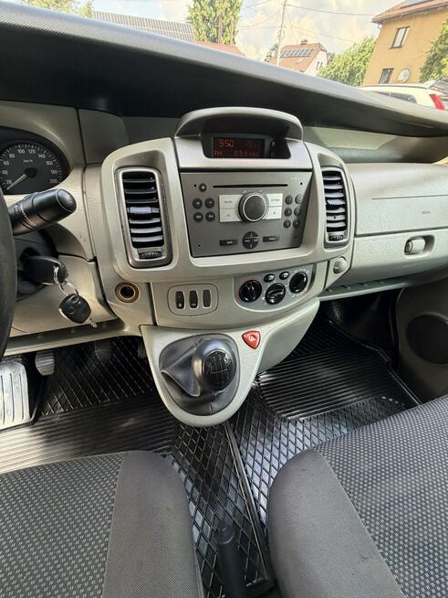 Opel Vivaro 2,0 benzyna 115 9 osobowy klima.