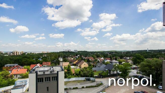 Słoneczne mieszkanie z osobną sypialnią i dużym balkonem
