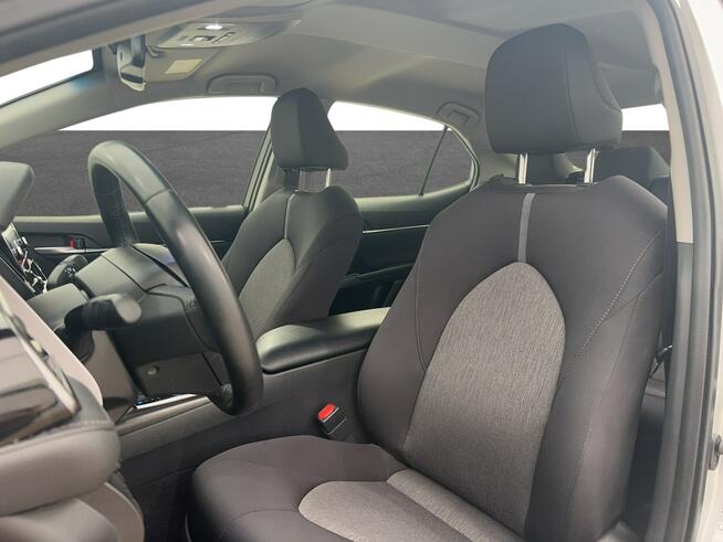 Toyota Camry 2.5 Hybrid Comfort CVT Sedan