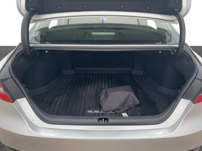 Toyota Camry 2.5 Hybrid Comfort CVT Sedan