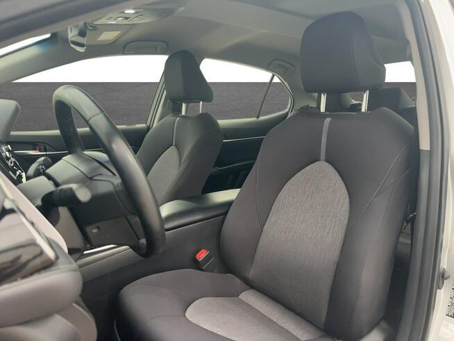 Toyota Camry 2.5 Hybrid Comfort CVT Sedan
