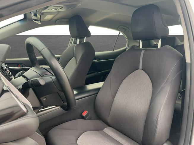Toyota Camry 2.5 Hybrid Comfort CVT Sedan