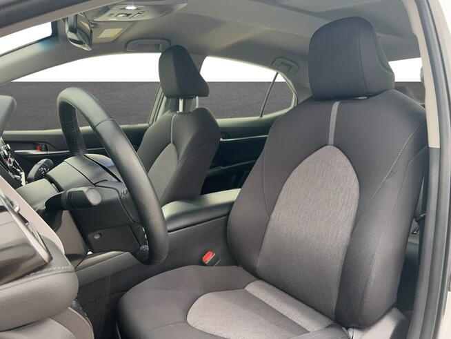 Toyota Camry 2.5 Hybrid Comfort CVT Sedan
