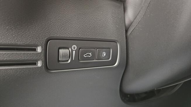 Volvo XC 40 T5 Plug-In Hybrid R-Design aut ! Z Polskiego Salonu ! Faktura Vat !