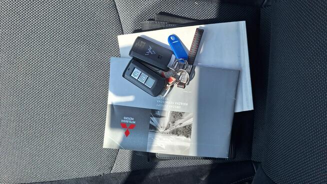 Mitsubishi Outlander AWD, ksenony, PDC