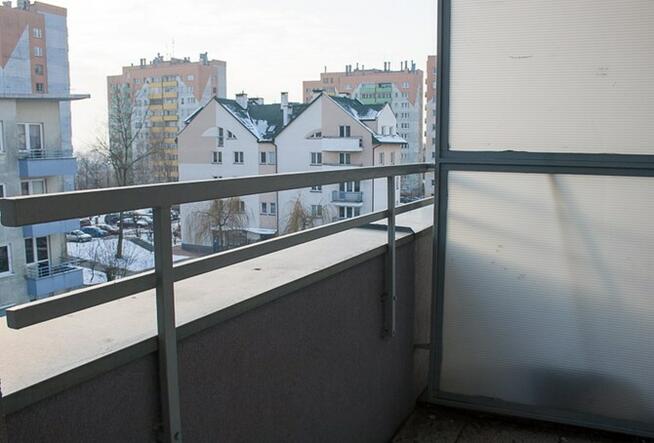 Wysłouchów 30A, jasna kawalerka z balkonem