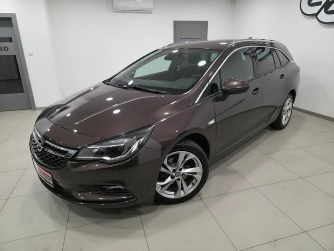 Opel Astra Bogate wyposażenie / Roczna gwarancja w cenie / wzorowy stan