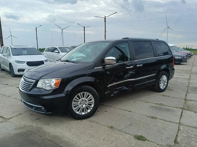 Chrysler Town & Country Cross Country Limited