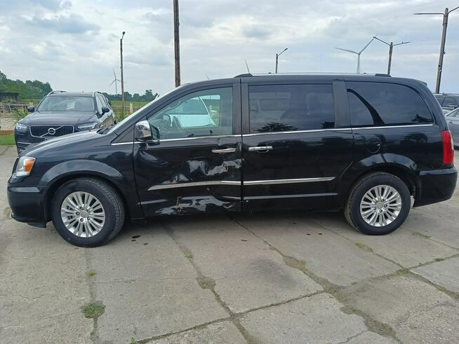 Chrysler Town & Country Cross Country Limited