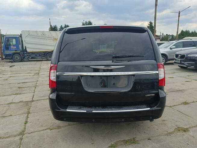 Chrysler Town & Country Cross Country Limited