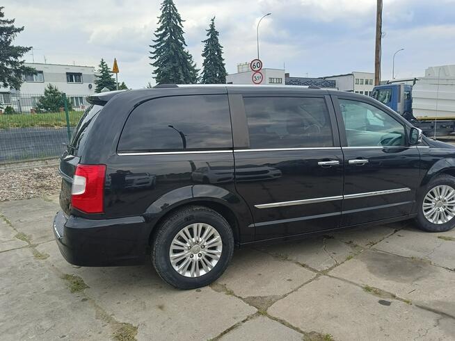 Chrysler Town & Country Cross Country Limited