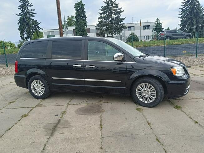 Chrysler Town & Country Cross Country Limited