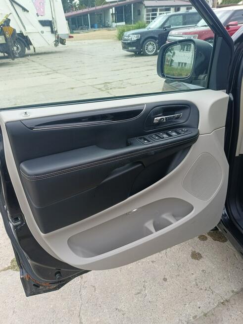 Chrysler Town & Country Cross Country Limited