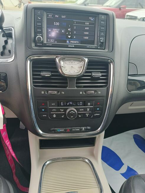 Chrysler Town & Country Cross Country Limited