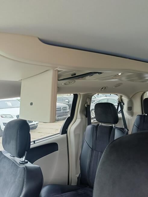 Chrysler Town & Country Cross Country Limited