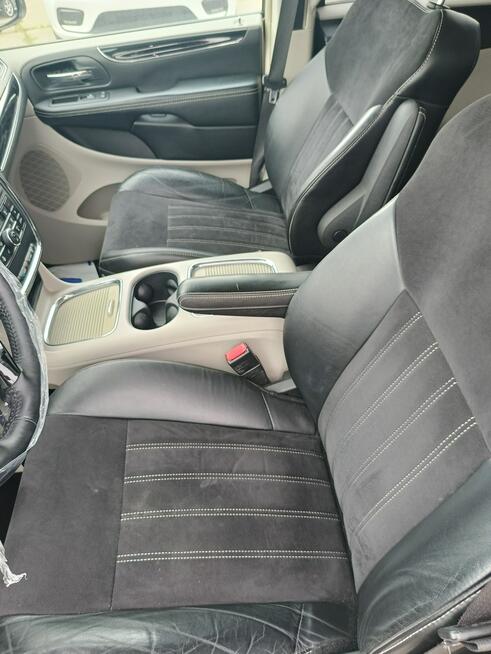 Chrysler Town & Country Cross Country Limited