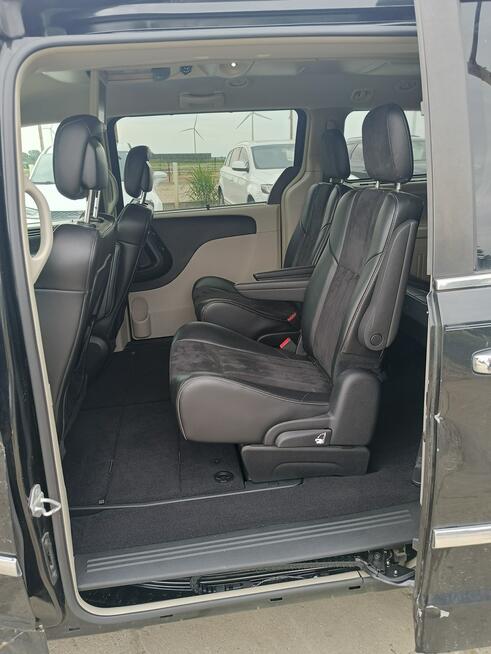 Chrysler Town & Country Cross Country Limited