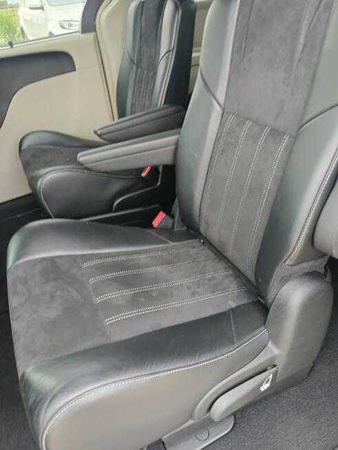 Chrysler Town & Country Cross Country Limited