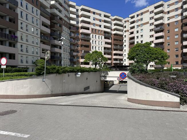 Słoneczne mieszkanie z osobną sypialnią i dużym balkonem