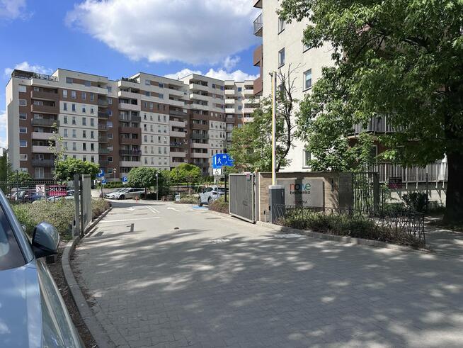 Słoneczne mieszkanie z osobną sypialnią i dużym balkonem