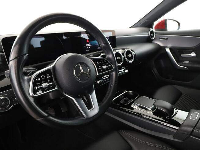 Mercedes A 220 automat full LED półskóra duże ekrany navi grzane fotele kamery