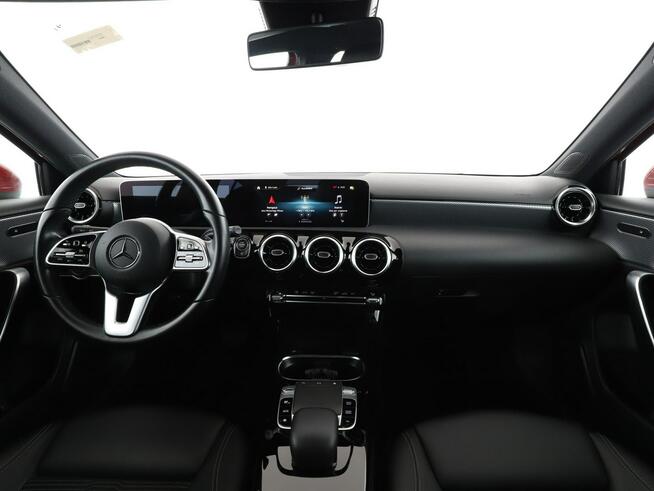Mercedes A 220 automat full LED półskóra duże ekrany navi grzane fotele kamery