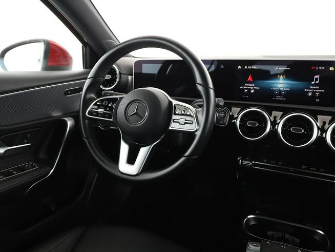 Mercedes A 220 automat full LED półskóra duże ekrany navi grzane fotele kamery