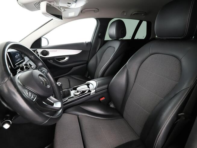 Mercedes C 180 półskóra full LEDnavi klima auto grzane fotele kamera i czujniki parko