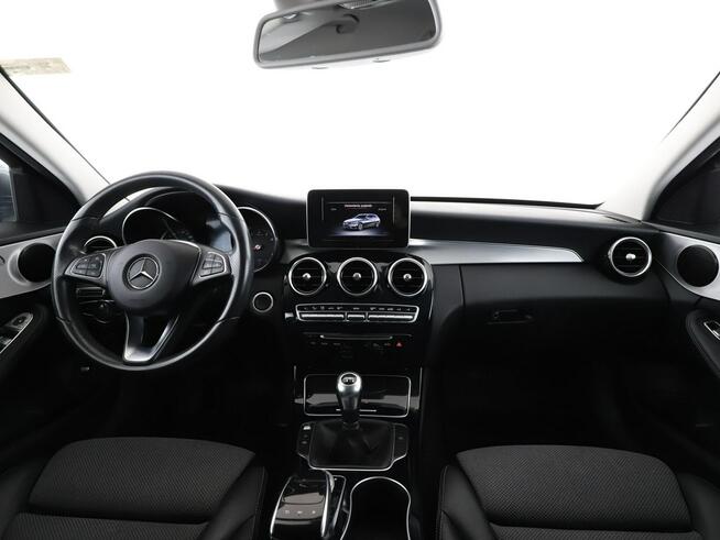 Mercedes C 180 półskóra full LEDnavi klima auto grzane fotele kamera i czujniki parko