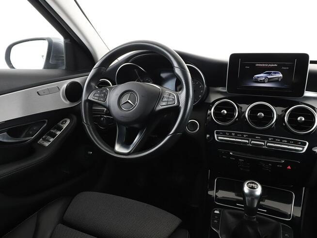 Mercedes C 180 półskóra full LEDnavi klima auto grzane fotele kamera i czujniki parko