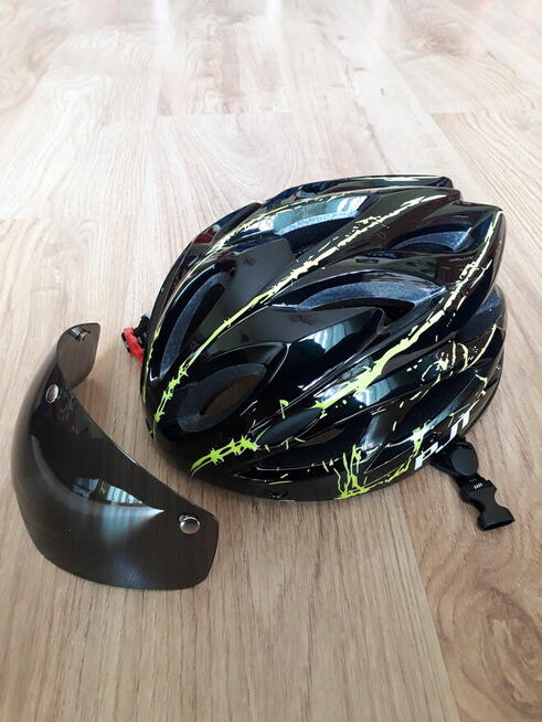 Kask rowerowy z szybką uniseks nowy