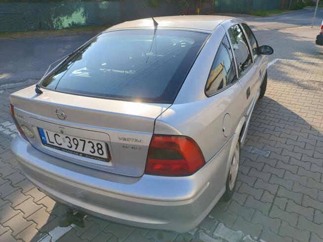 OPEL Vectra B. Hatchback 1.8 Benzyna